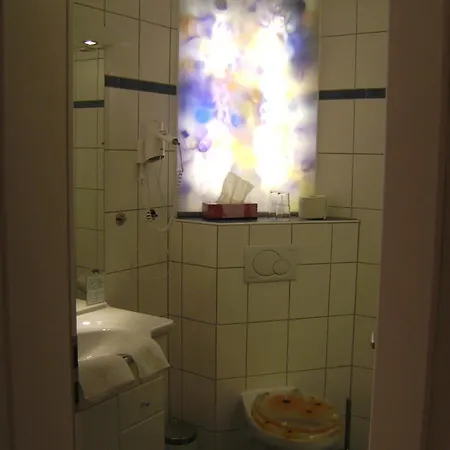 Hotel Jager Von Fall 3*