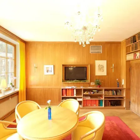 Hotel Jager Von Fall 3*